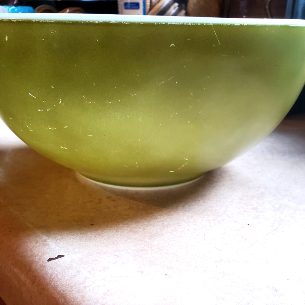 Elegant Green Bowl Pyrex # 443